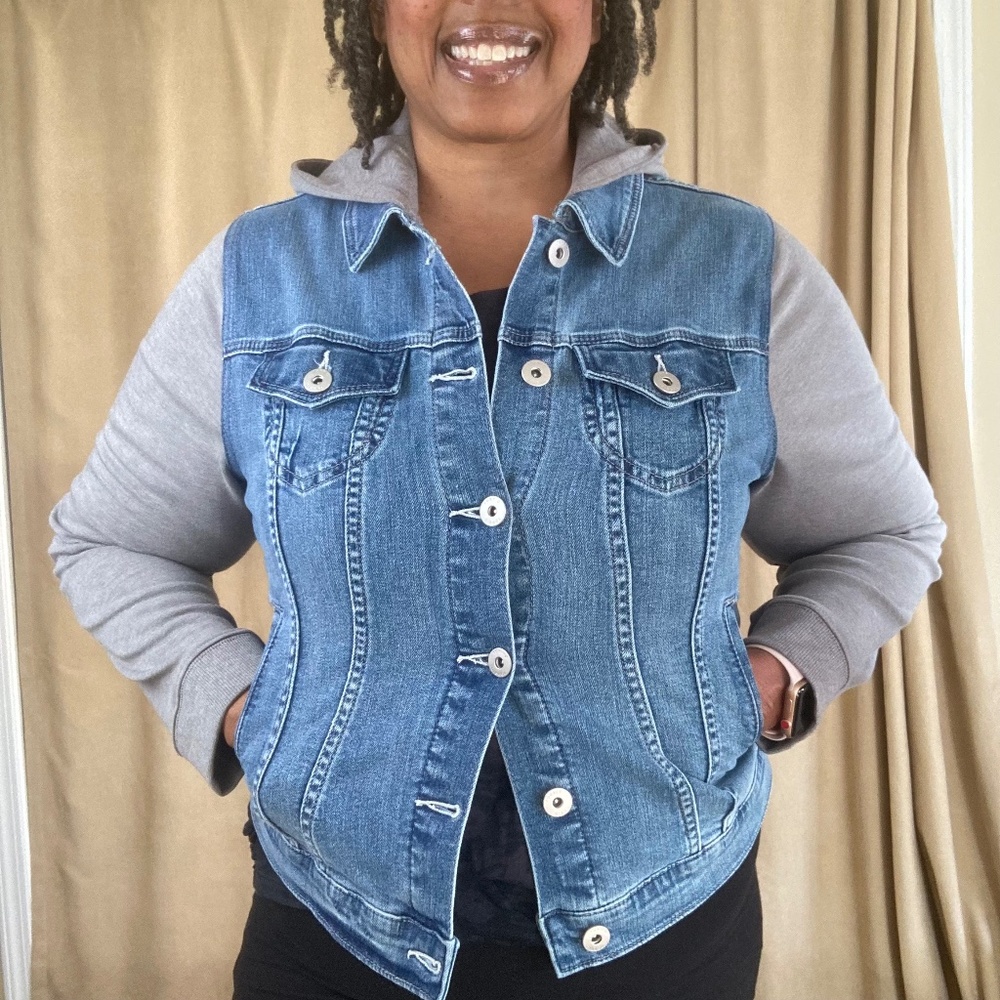 Torrid Trucker Jean Jacket with Fleece Sleeves Medium Wash, size 1X (14/…